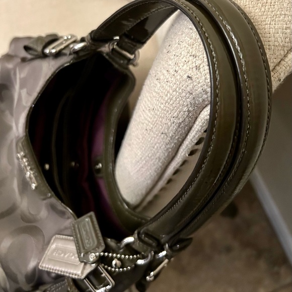 Coach Madison Op Art Maggie, F1120-18763. Grey exterior with purple lining. - Picture 10 of 16